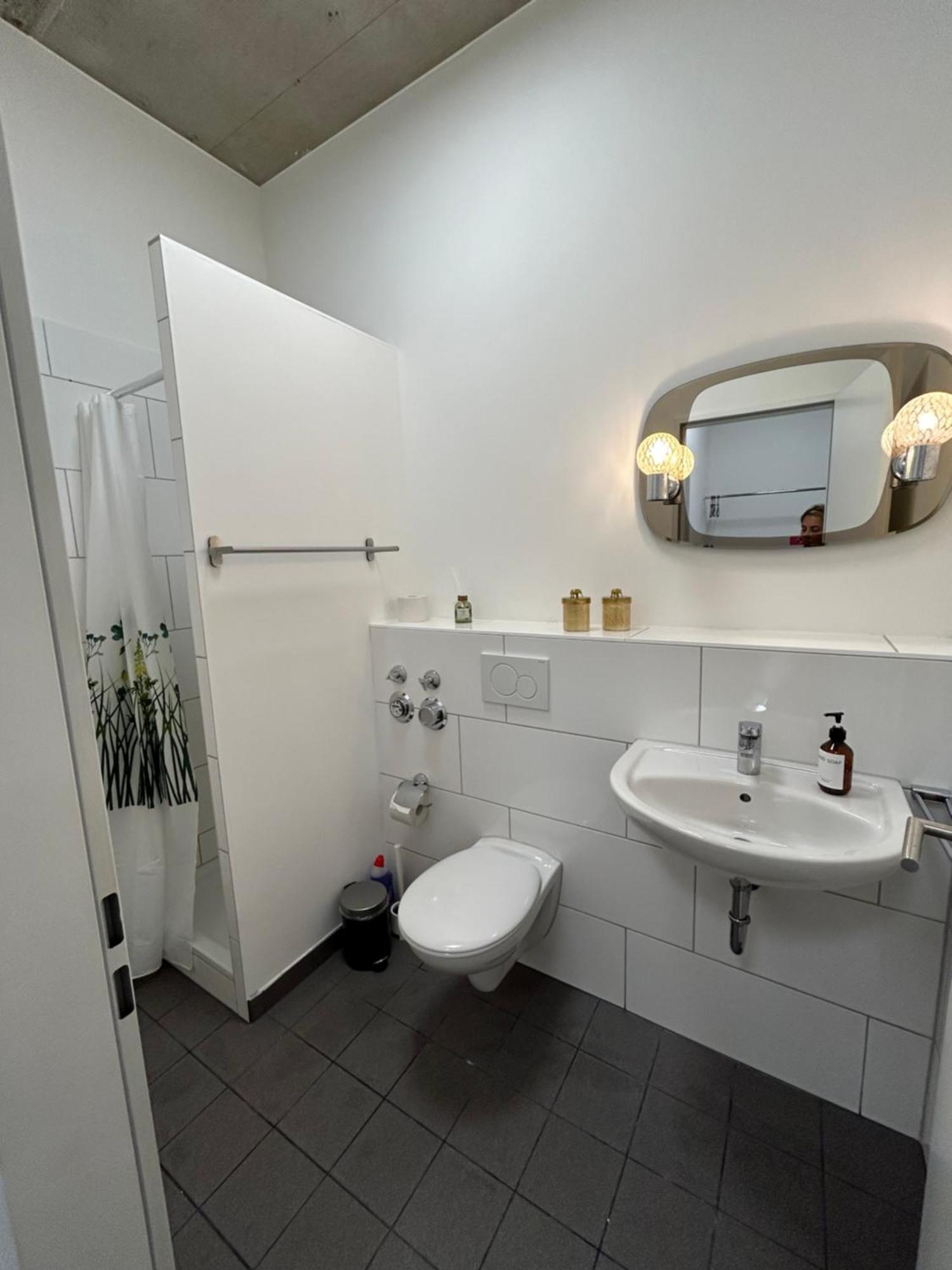 35 Qm Grosses Apartment Mit Eigenem Badezimmer In Den Elbvororten Hamburg Exterior photo